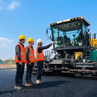 Apprentice school director with trainee operators